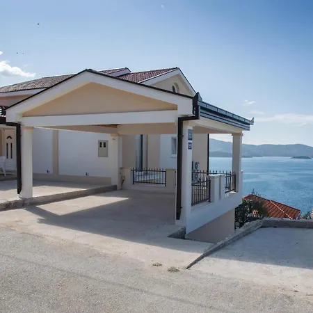 1 Bedroom Pet Friendly In Komarna Apartment *