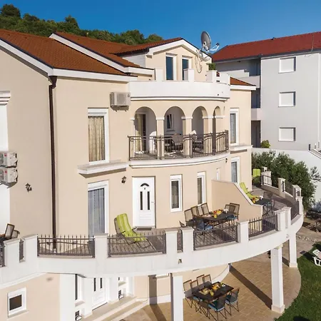 Apartament 1 Bedroom Pet Friendly In Komarna