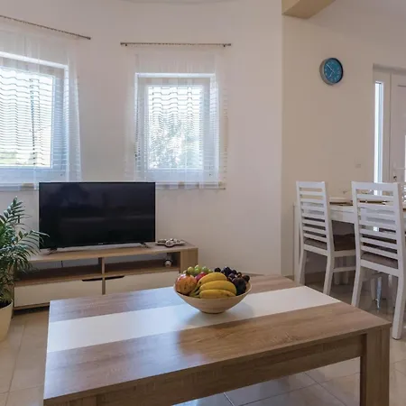 One-bedroom In Komarna 아파트 *