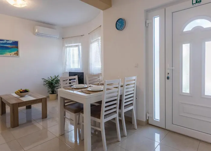 One-bedroom In Apartman Komarna